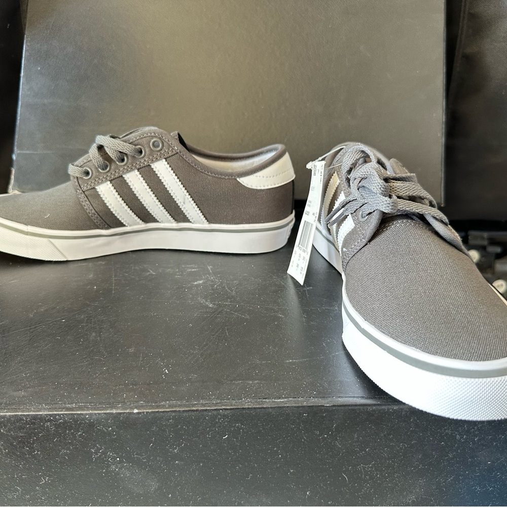 Adidas Men’s Gray Canvas Seeley Sneakers